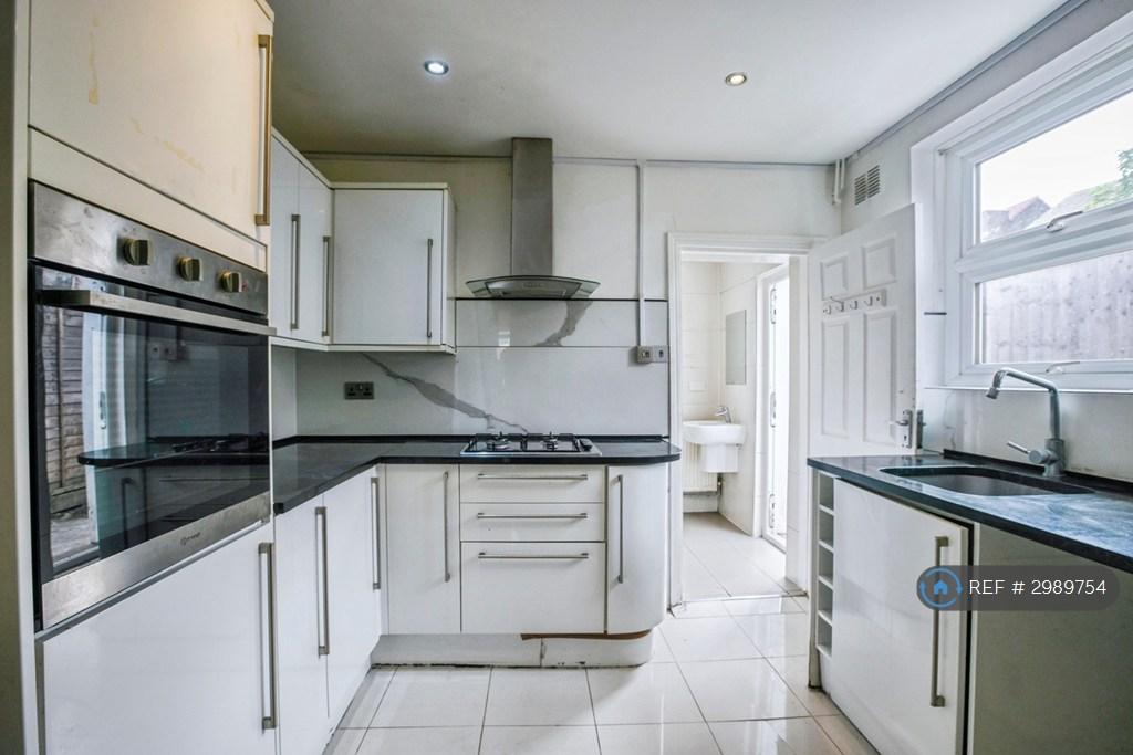 House in Croydon - More