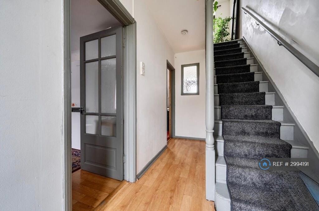 House in Romford - View 2