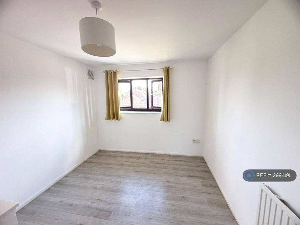 House in Romford - More