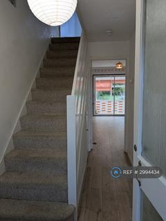 2 bedroom semi-detached house to rent, Field Avenue, Canterbury, CT1