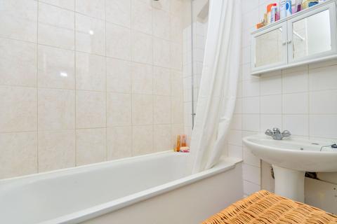 Studio to rent, Electric Avenue, Brixton, London, SW9