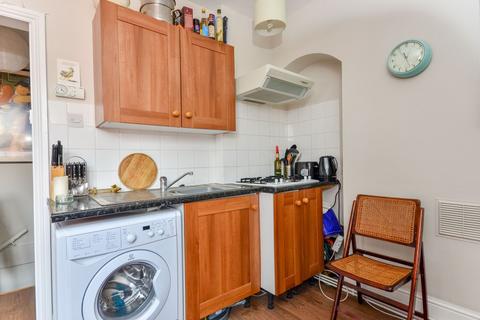 Studio to rent, Electric Avenue, Brixton, London, SW9