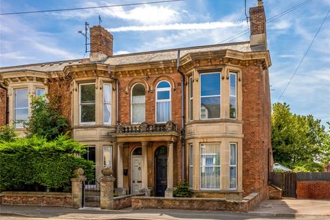 3 bedroom end of terrace house for sale, Banbury Road, Northamptonshire NN13