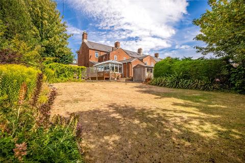 3 bedroom end of terrace house for sale, Banbury Road, Northamptonshire NN13