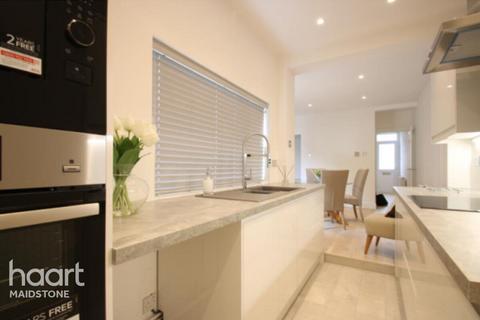 2 bedroom terraced house to rent, Pope Street, Kent