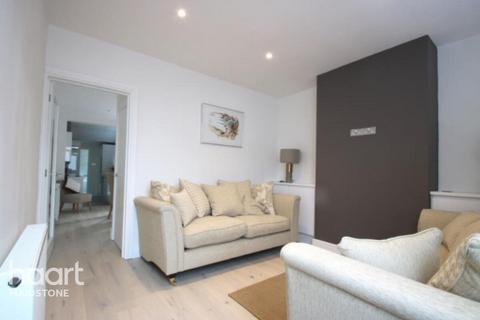 2 bedroom terraced house to rent, Pope Street, Kent