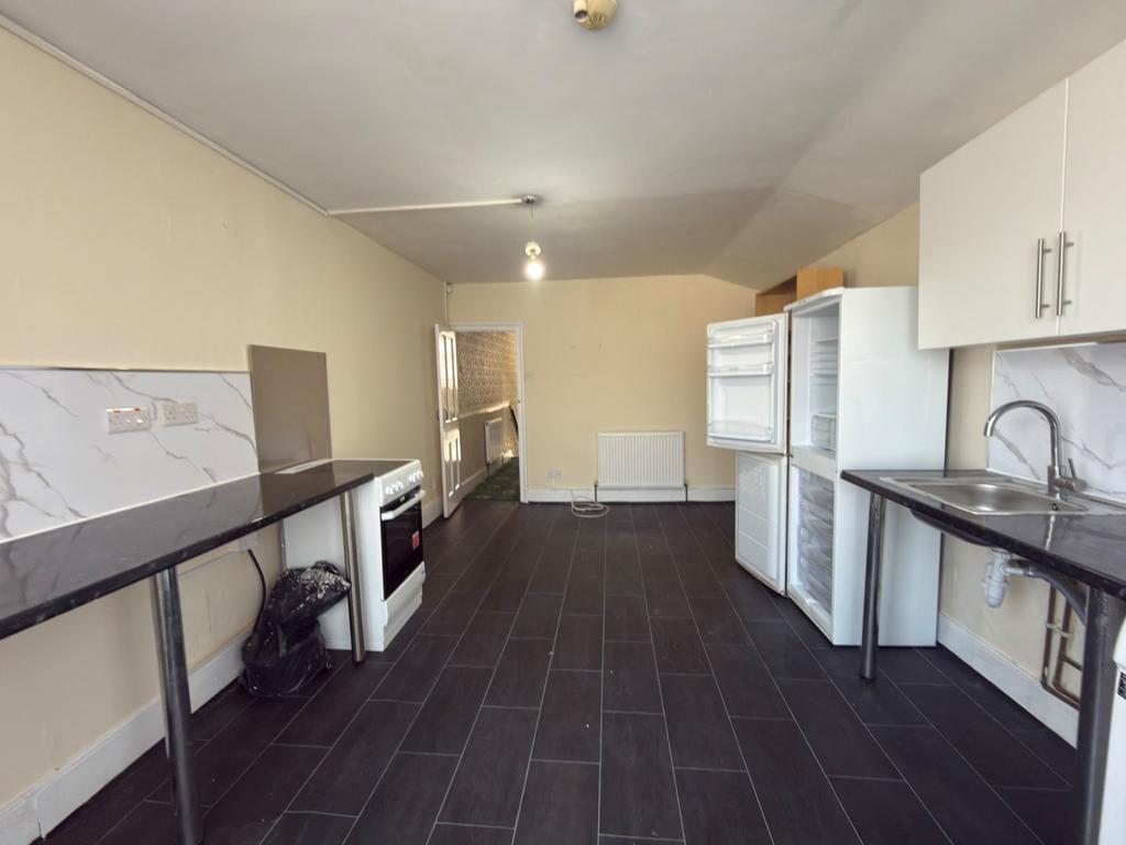 Apartment in London, Manor Park - View 2