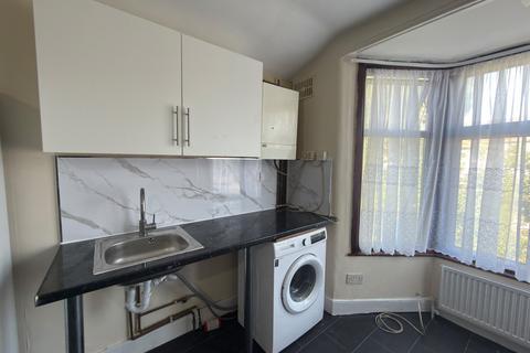 2 bedroom flat to rent, london E12