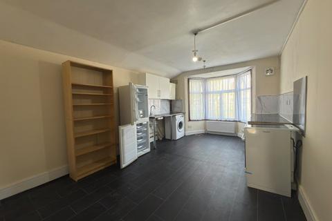 2 bedroom flat to rent, london E12