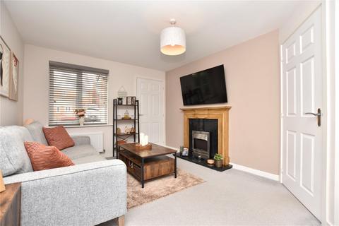 3 bedroom semi-detached house for sale, Woodpecker Road, Dewsbury, West Yorkshire