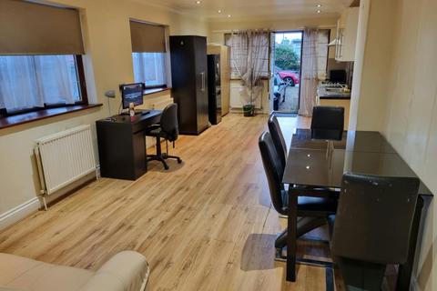 1 bedroom flat to rent, Hornchurch RM12
