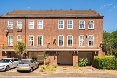 Park Crescent, Twickenham TW2
