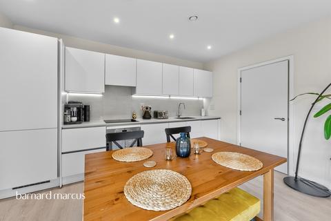 2 bedroom flat for sale, Harewood Avenue, London