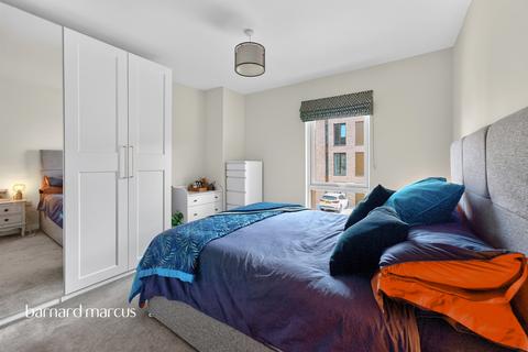 2 bedroom flat for sale, Harewood Avenue, London