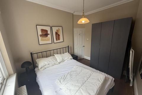 2 bedroom flat to rent, Westbourne Crescent, Bayswater W2