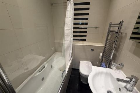 2 bedroom flat to rent, Westbourne Crescent, Bayswater W2