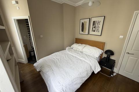 2 bedroom flat to rent, Westbourne Crescent, Bayswater W2
