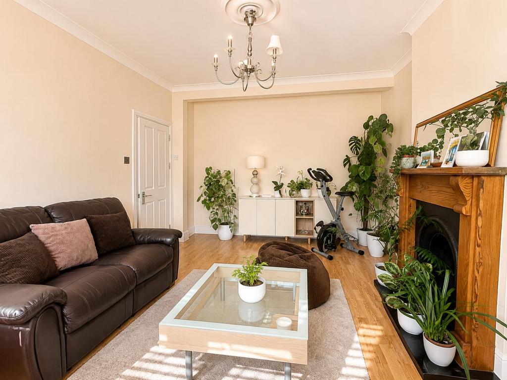 House in London, Worcester Park - View 3