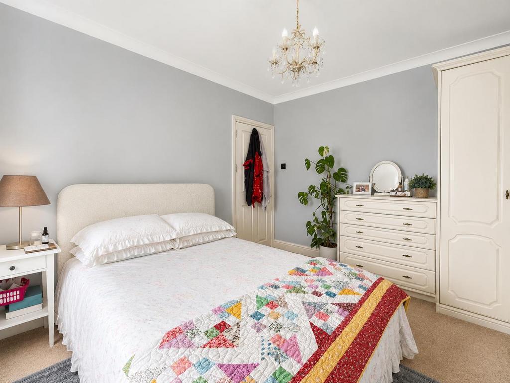 House in London, Worcester Park - More