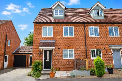 3 bedroom end of terrace house for sale, Hectors Way, Oakham LE15