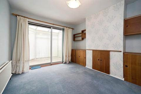 3 bedroom semi-detached house for sale, West Lea Gardens, Leeds