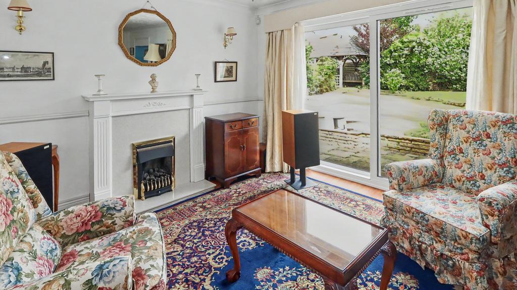 Sitting room to garden
