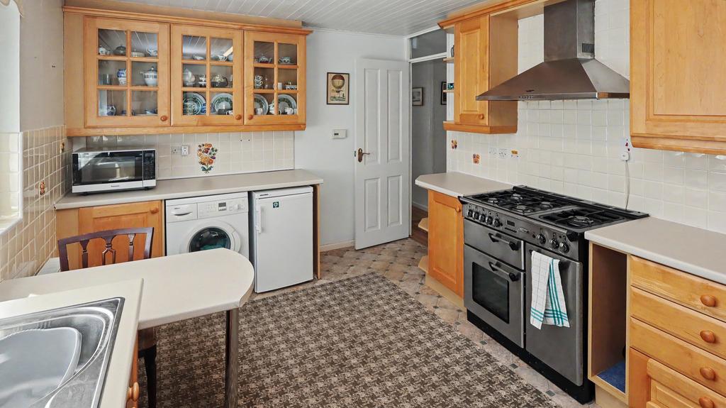 Kitchen alt angle