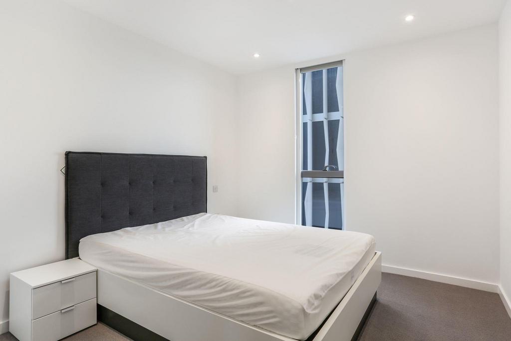 Apartment in White City - View 5