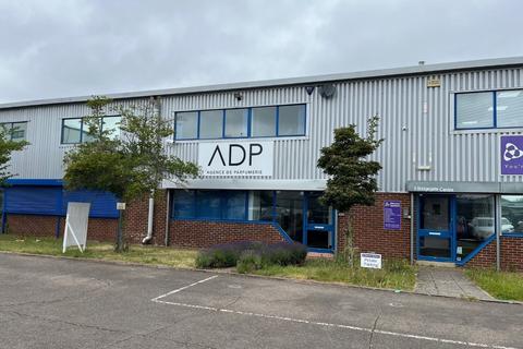 Factory to rent, Martinfield Welwyn Garden City AL7 1JG