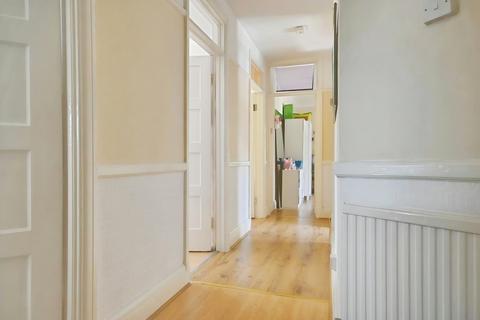 2 bedroom flat to rent, Great West Road, Isleworth, TW7