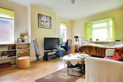2 bedroom flat to rent, Great West Road, Isleworth, TW7