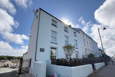 1 bedroom flat for sale, Main Street, Pembroke, Pembrokeshire. SA71 4DB