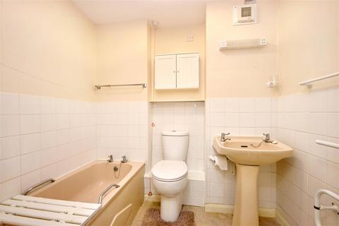1 bedroom retirement property for sale, Star Road, Eastbourne