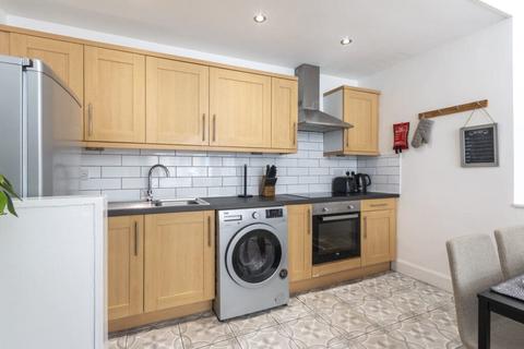 1 bedroom flat to rent, 2546L Albert Street, Edinburgh, EH7 5NA