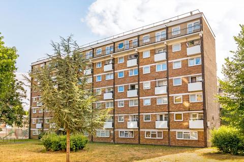 St. Saviours Estate, London SE1