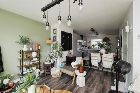 2 bedroom semi-detached house for sale, Lincoln Drive, Gedling, Nottingham, Nottinghamshire, NG4