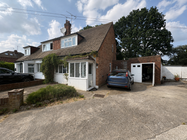 Detached house exterior, driveway, garage