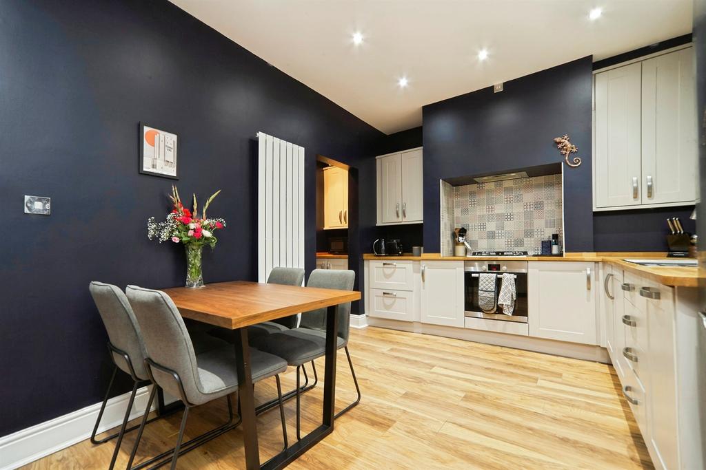 House in Leeds, Windmill Hill, Stanningley - More