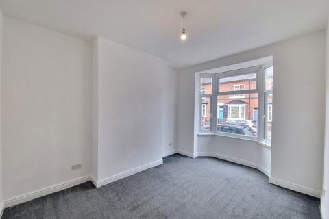 3 bedroom terraced house to rent, Dulverton Road, Leicester