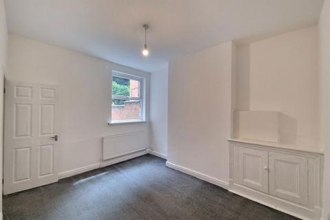 3 bedroom terraced house to rent, Dulverton Road, Leicester