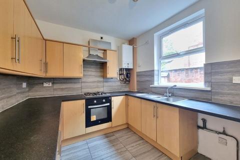3 bedroom terraced house to rent, Dulverton Road, Leicester