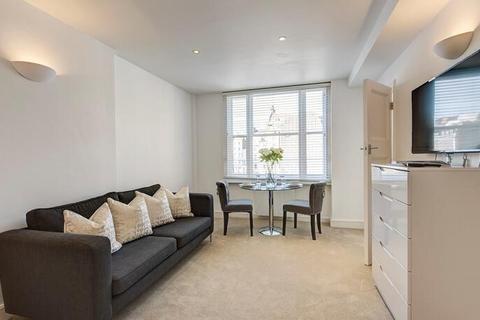 Studio to rent, Hill Street, London