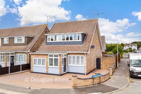 4 bedroom detached house for sale, Oakhurst Drive, Wickford, Essex
