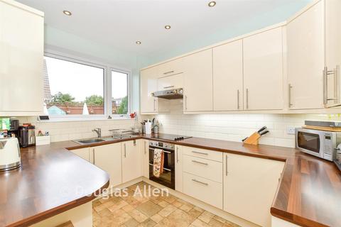 4 bedroom detached house for sale, Oakhurst Drive, Wickford, Essex