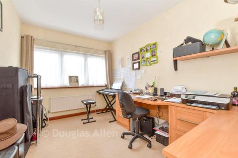 4 bedroom detached house for sale, Oakhurst Drive, Wickford SS12