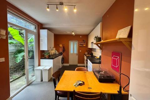 Thorne Terrace, London, SE15 3LN