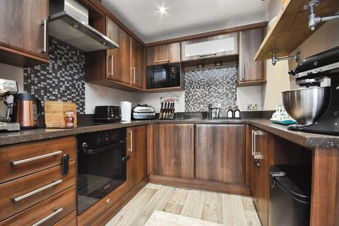 2 bedroom flat for sale, Kenway, Southend-on-Sea, Essex, SS2