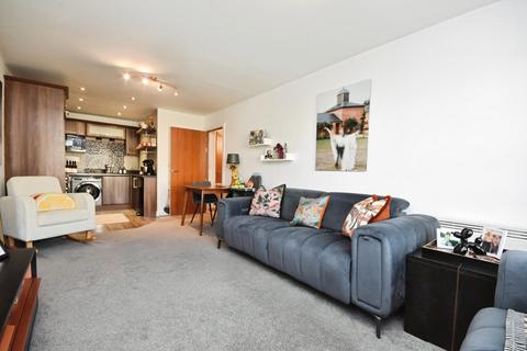 2 bedroom flat for sale, Kenway, Southend-on-Sea, Essex, SS2