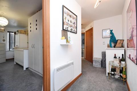 2 bedroom flat for sale, Kenway, Southend-on-Sea, Essex, SS2