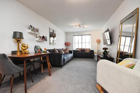 2 bedroom flat for sale, Kenway, Southend-on-Sea, Essex, SS2